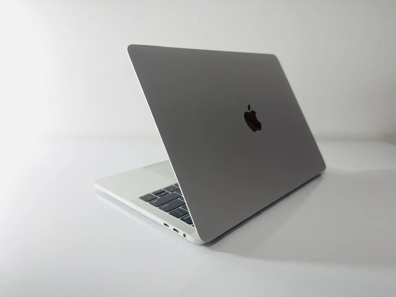 MacBook Pro 2018-Touch Bar-I5-8GB Ram-SSD 256GB-Tela 13.3 Retina