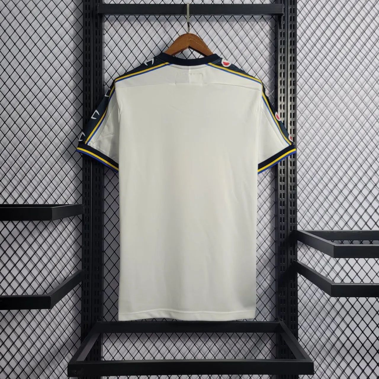 CAMISETA DE TIME RETRO PARMA 2002/2003.   Tamanho: GG<br>RETRO PARMA 2002/2003 - Foto 3