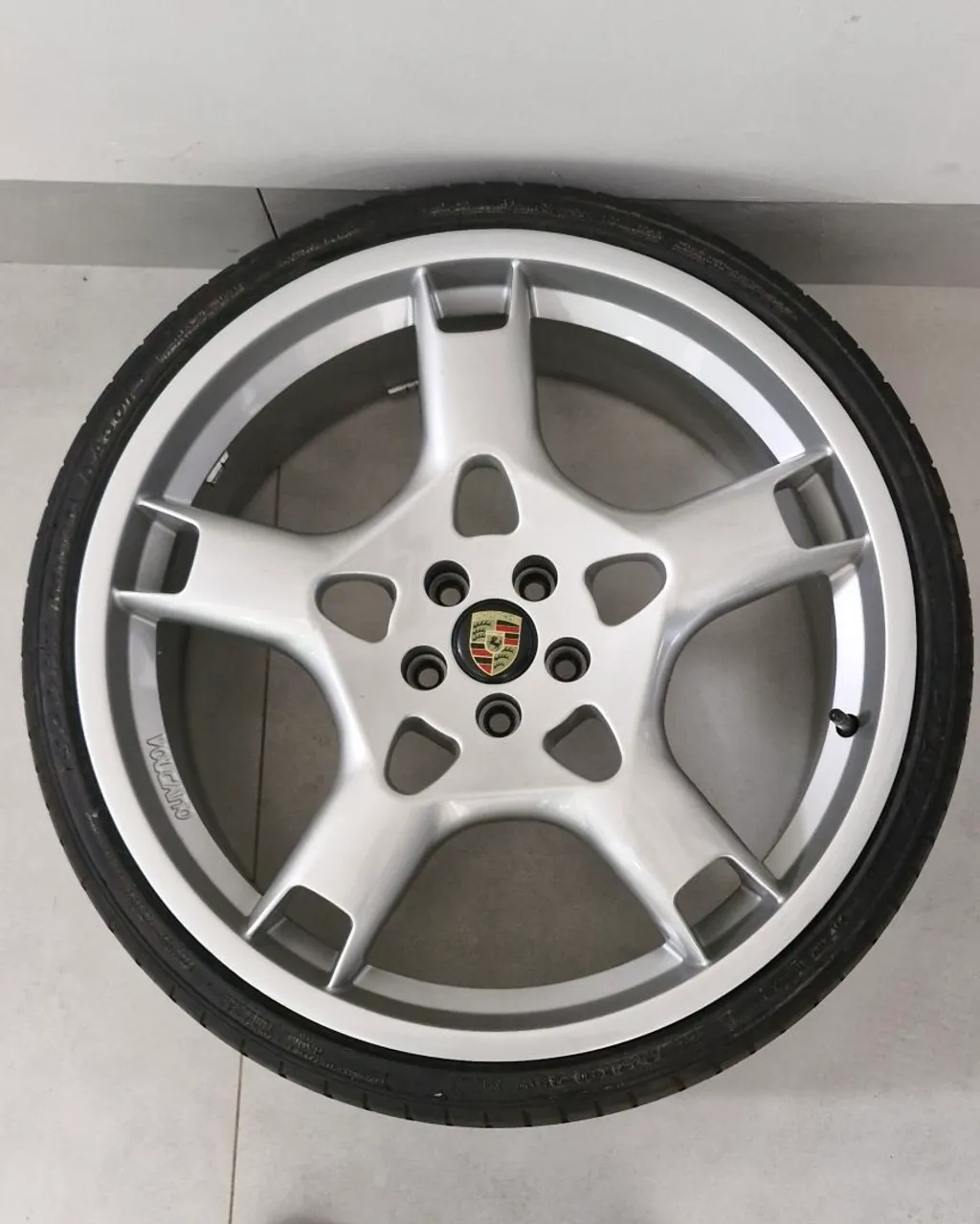 Roda Porsche Aro 20 furo 5x100 com Pneu