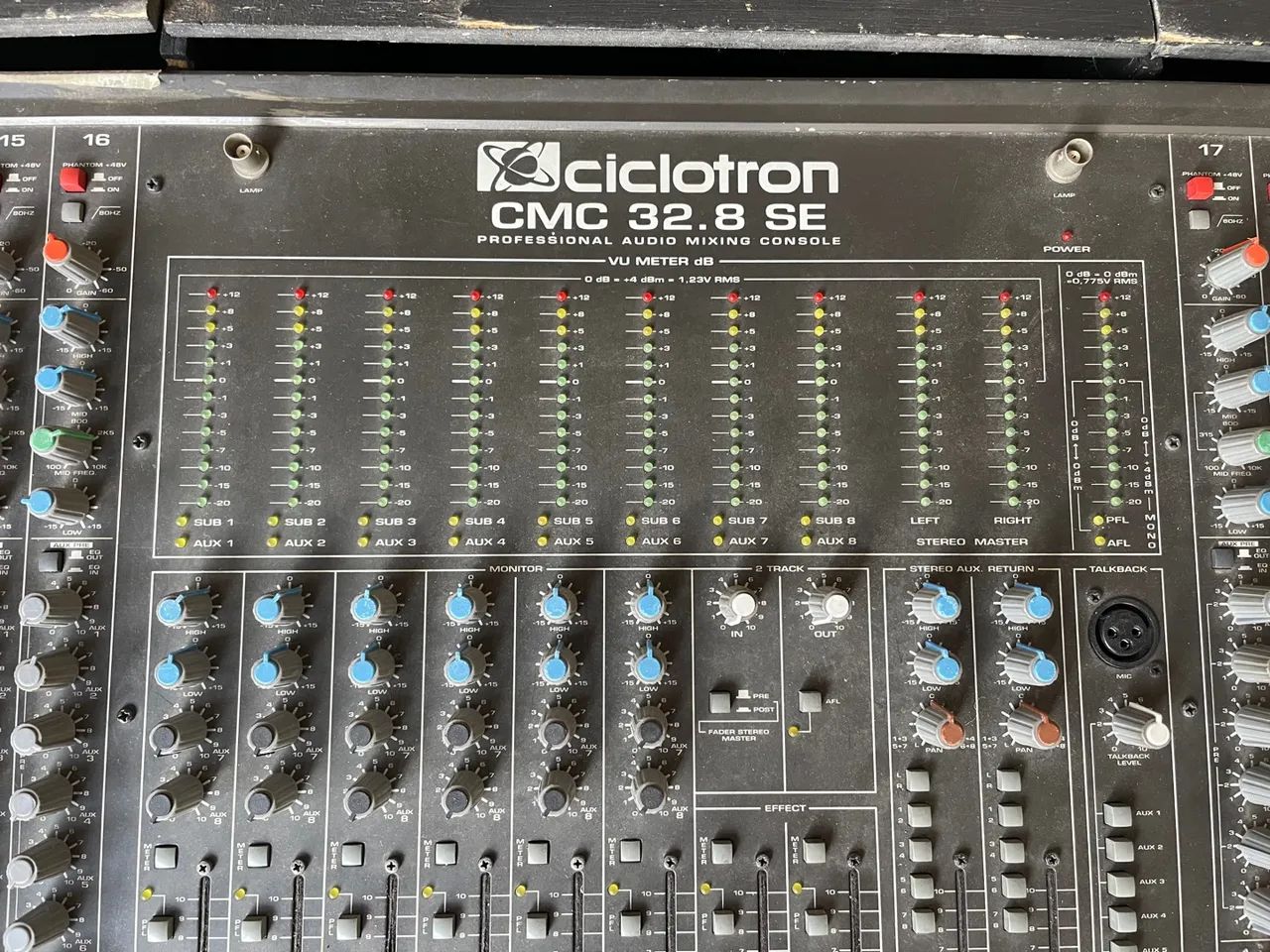 Mesa de Som Ciclotron CMC 32.8 SE