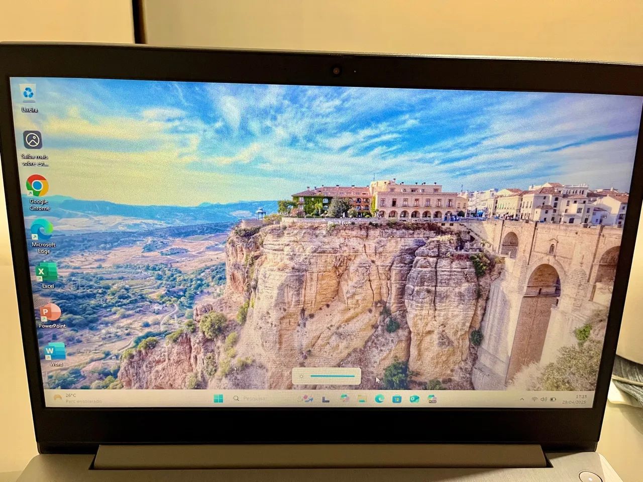 Notebook com tela de alta resolução e design elegante