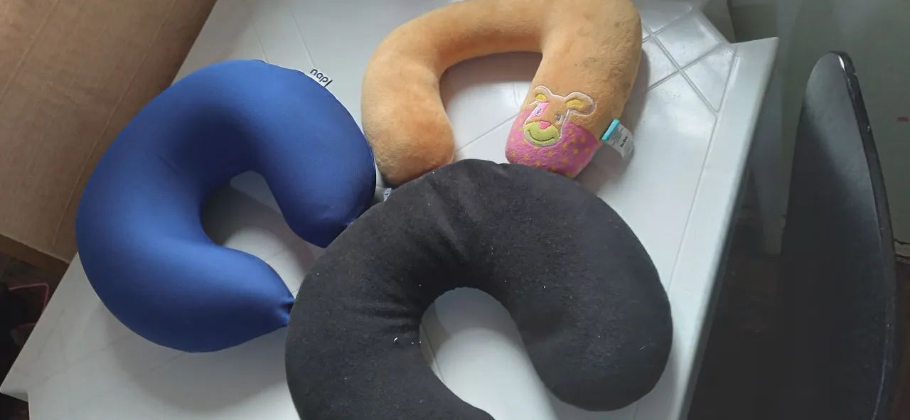 Almofadas pra pescoço.  35 reais 