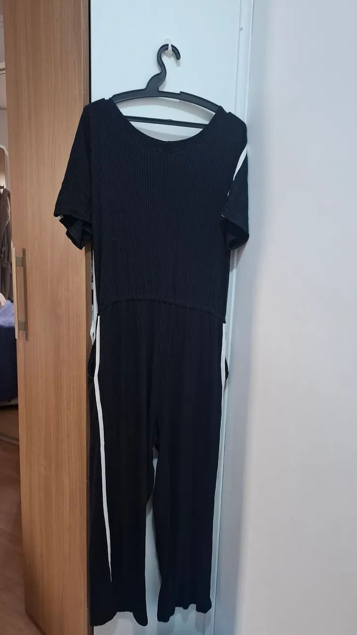 Macacão pantacourt preto 