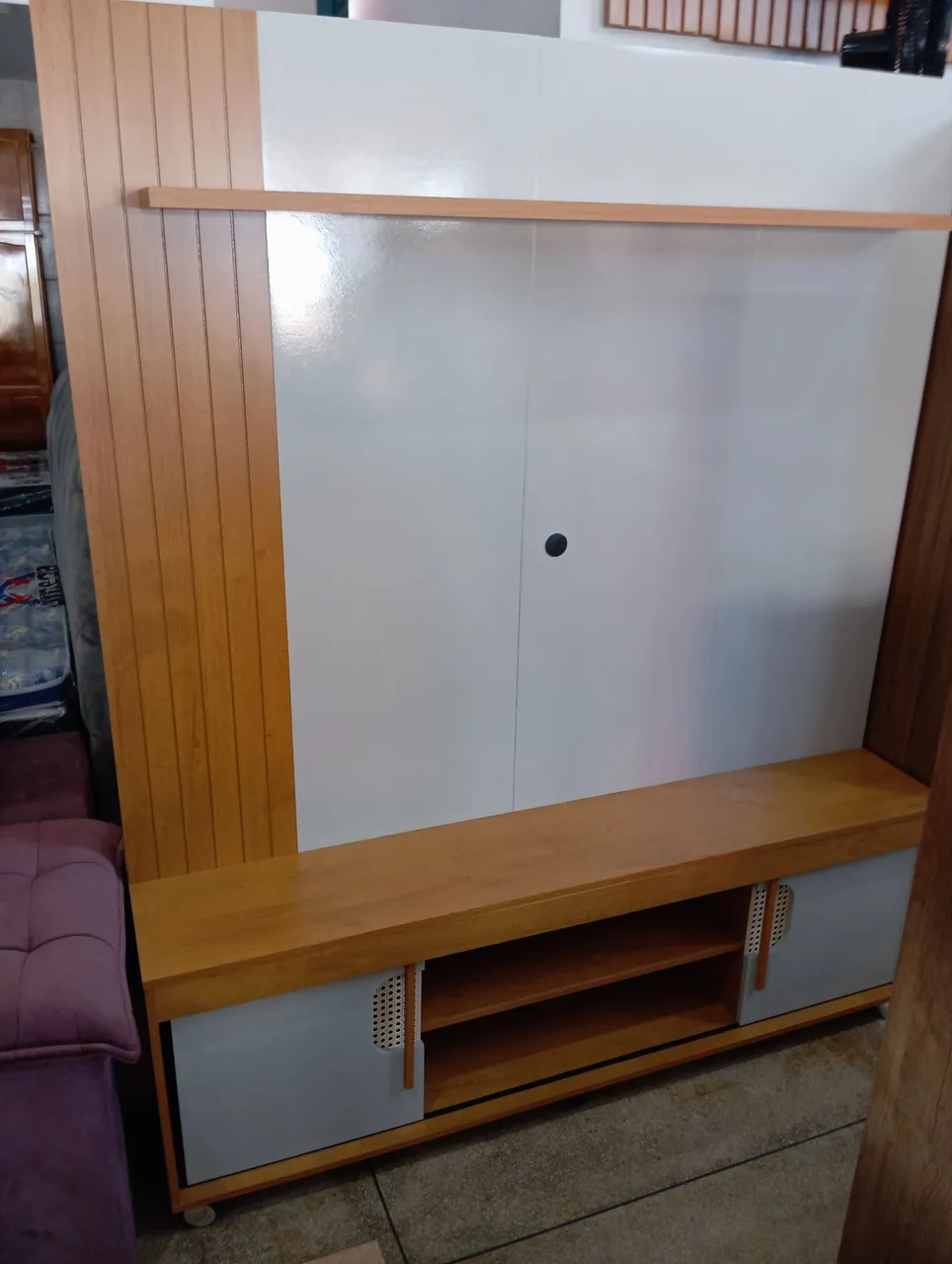 Armário para TV com design moderno e elegante