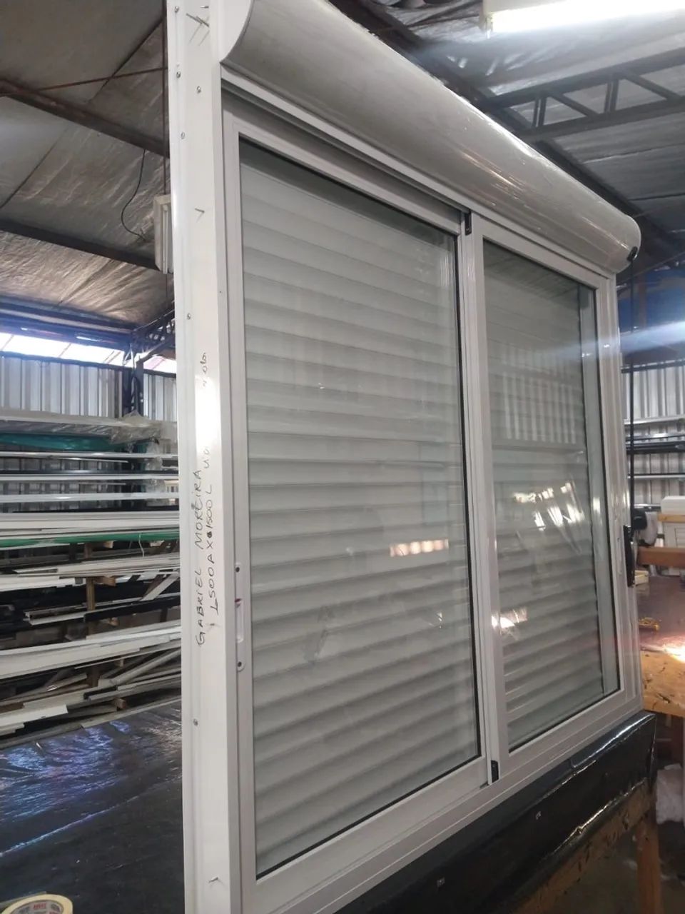 PROMOÇÃO Janela Esquadria 1x1 2 folhas com persiana integrada Manual, Linha Suprema  - Foto 3