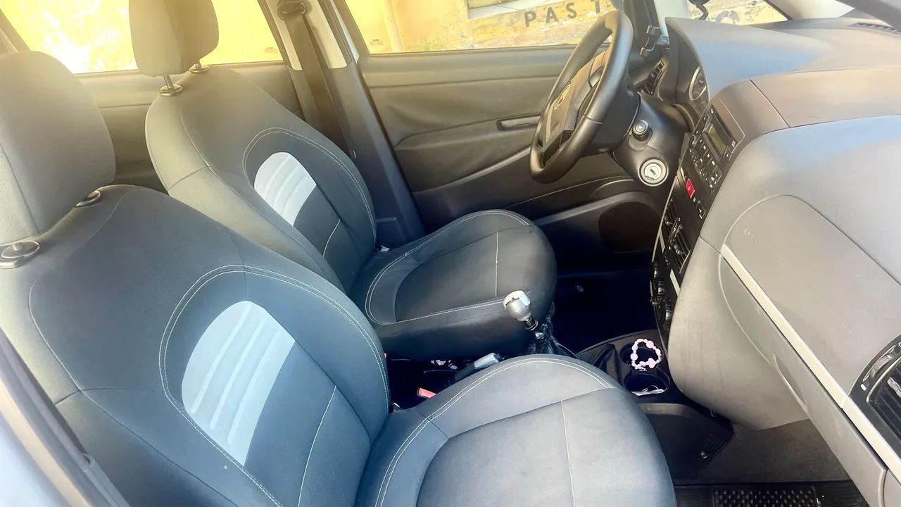 Fiat Idea Essence 1.6 Flex 16V 5P 2012 - Foto 2