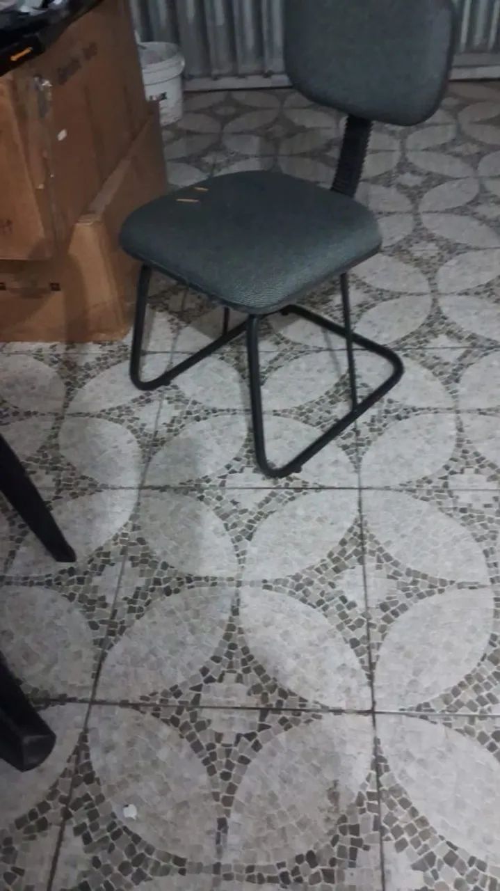Provado de roupa e cadeira pra computador 