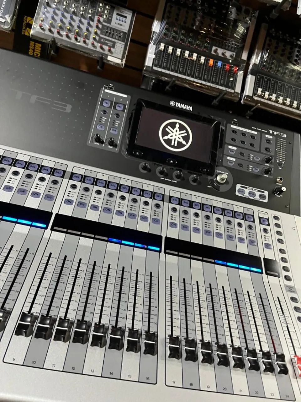 YAMAHA MESA TF3 24 CANAIS - Foto 5