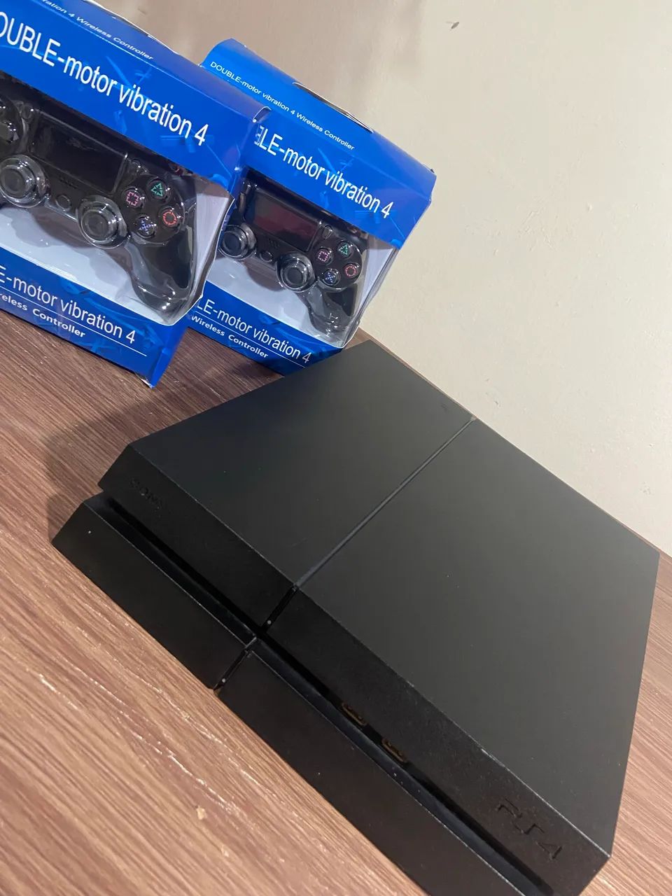 Ps4 com 2 controles lacrados - Foto 2