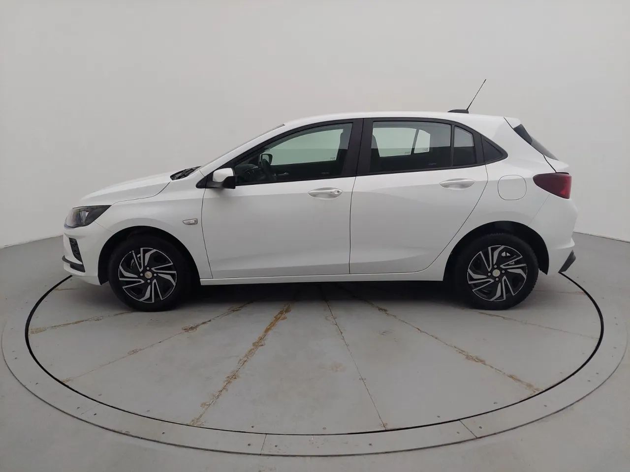Chevrolet Onix Hatch 1.0 12V Flex Mec. 4P, foto 2 de 18