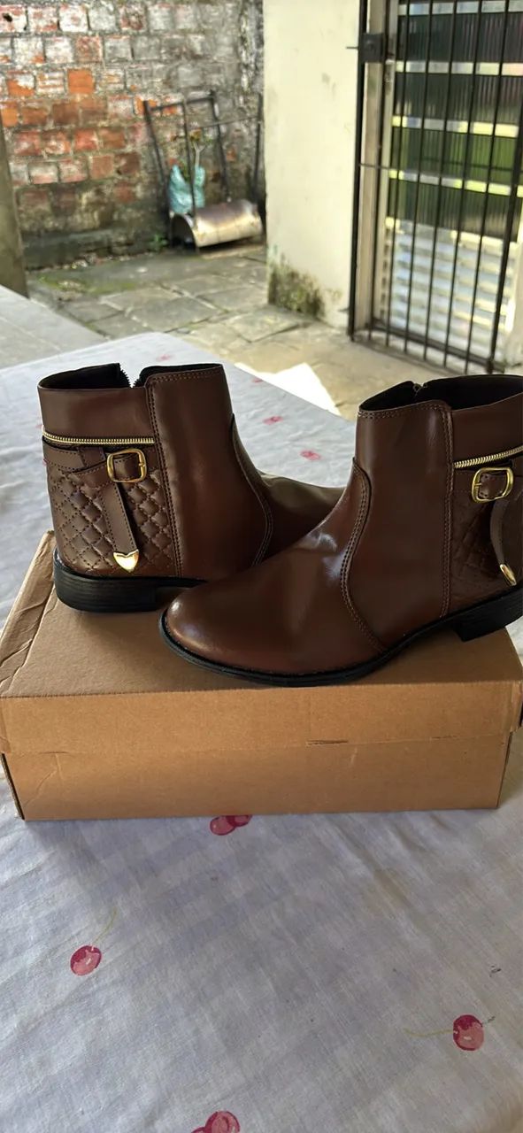 Vendo bota cano curto nova  - Foto 3