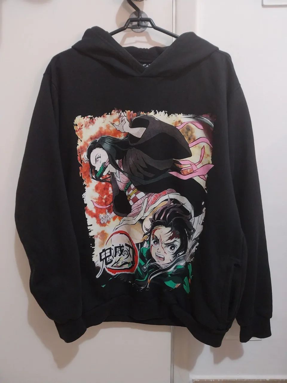 Moletom preto Demon Slayer Kimetsu no Yaiba