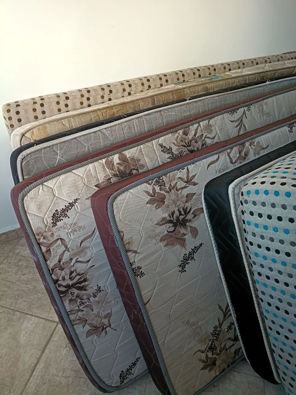Colchão solteiro, vendo 10 unidades - Foto 2