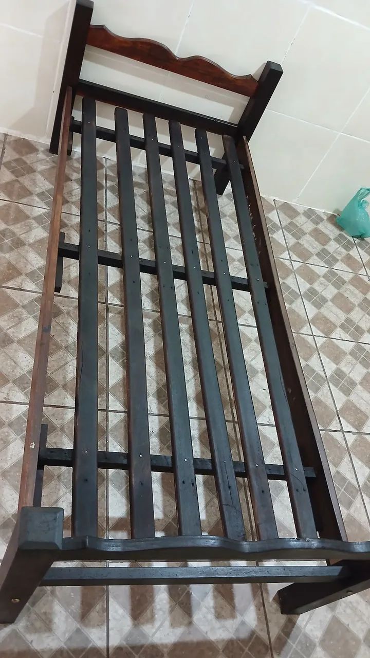 Cama de solteiro sucupira 