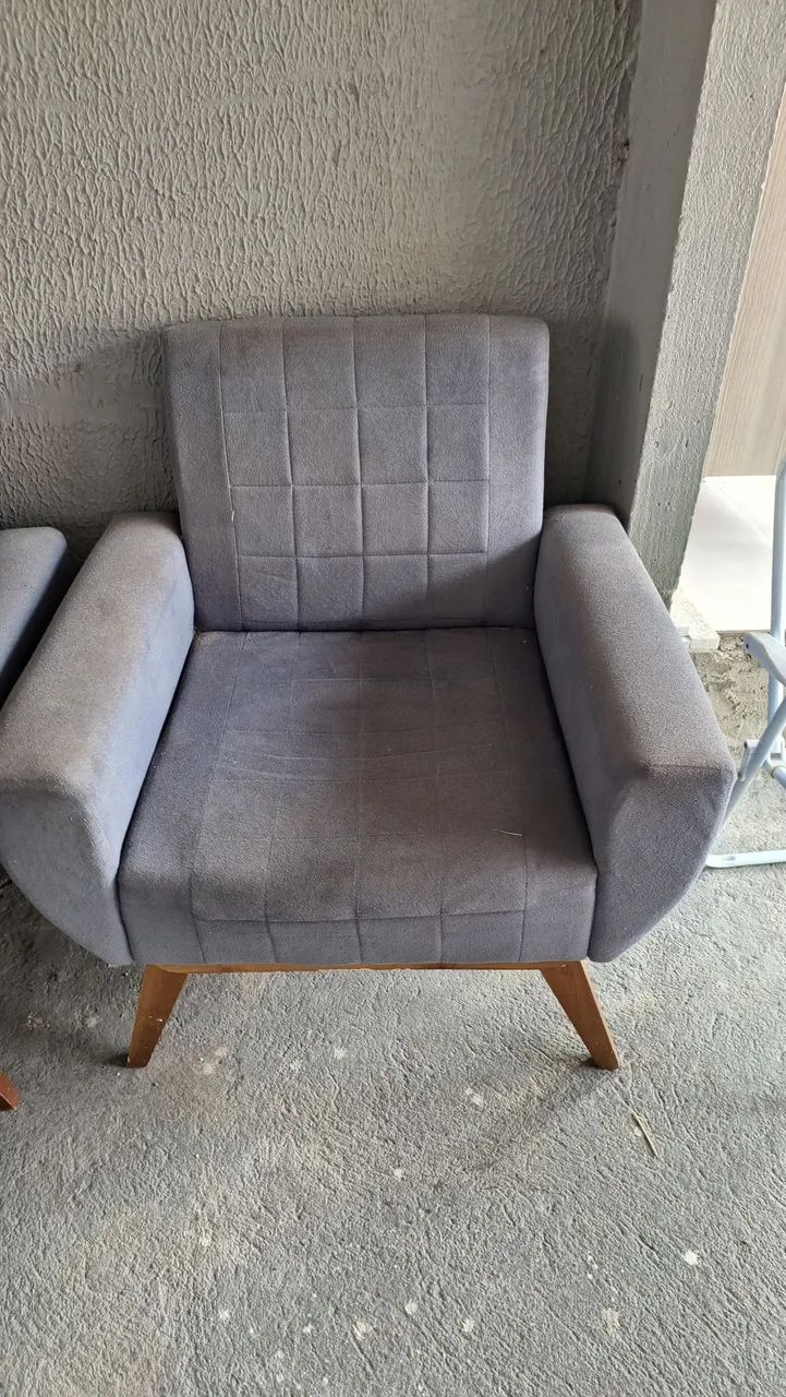 2 poltronas com pes de madeira  - Foto 2