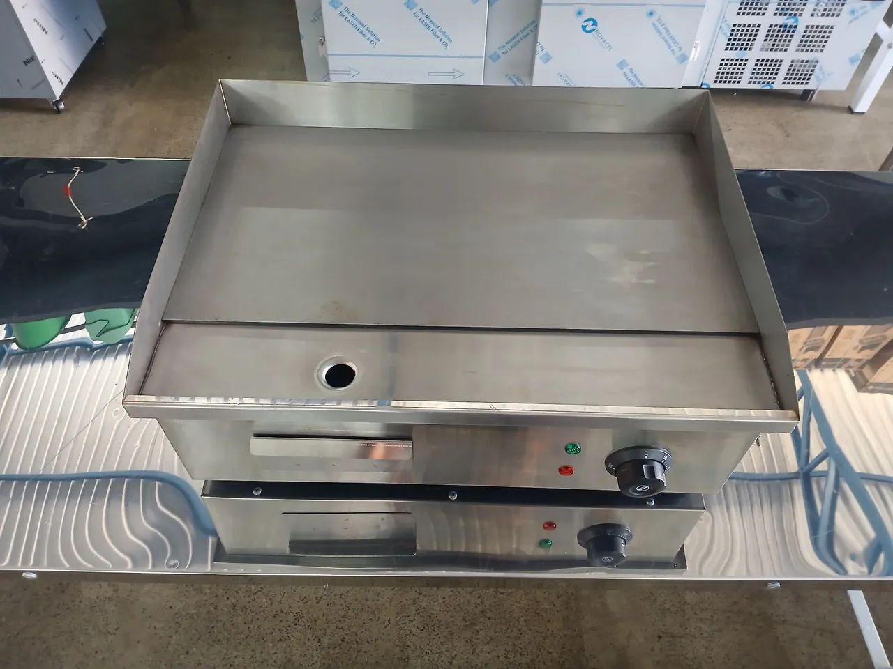 Chapa Elétrica 55x43 cm Inox Stevan - Foto 4