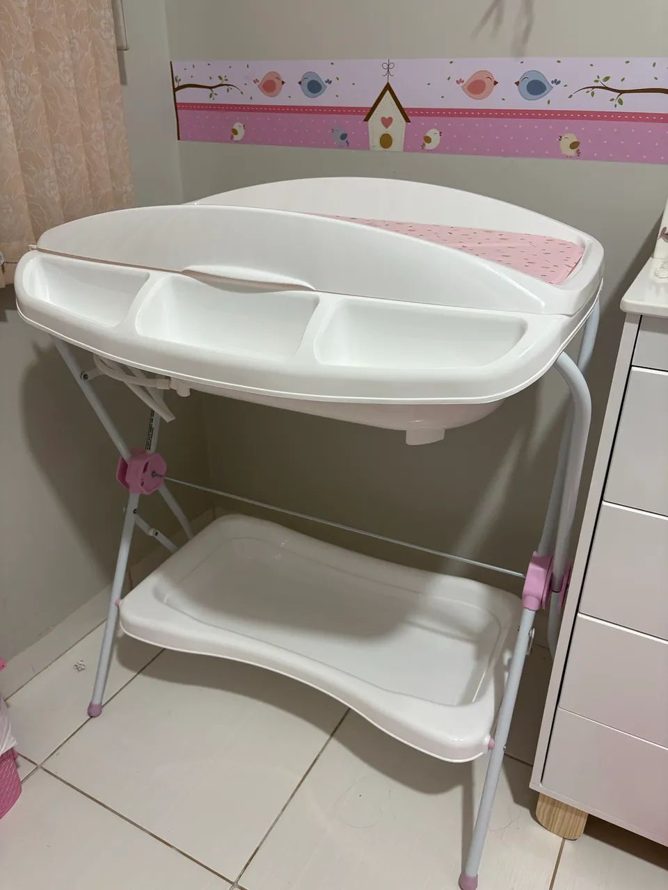 Banheira com suporte e trocador