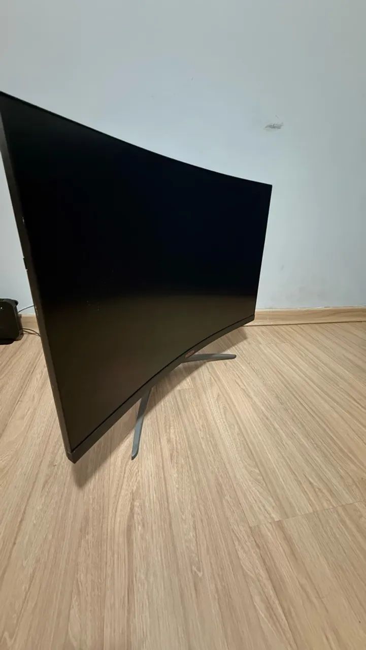 Monitor Gamer Curvo AOC Agon 31.5" - Foto 2