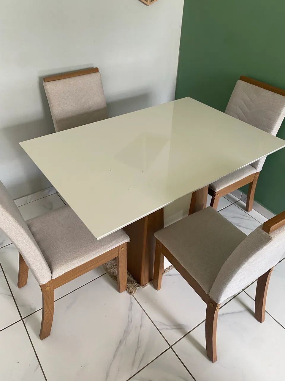Mesa de Jantar com 4 cadeiras 