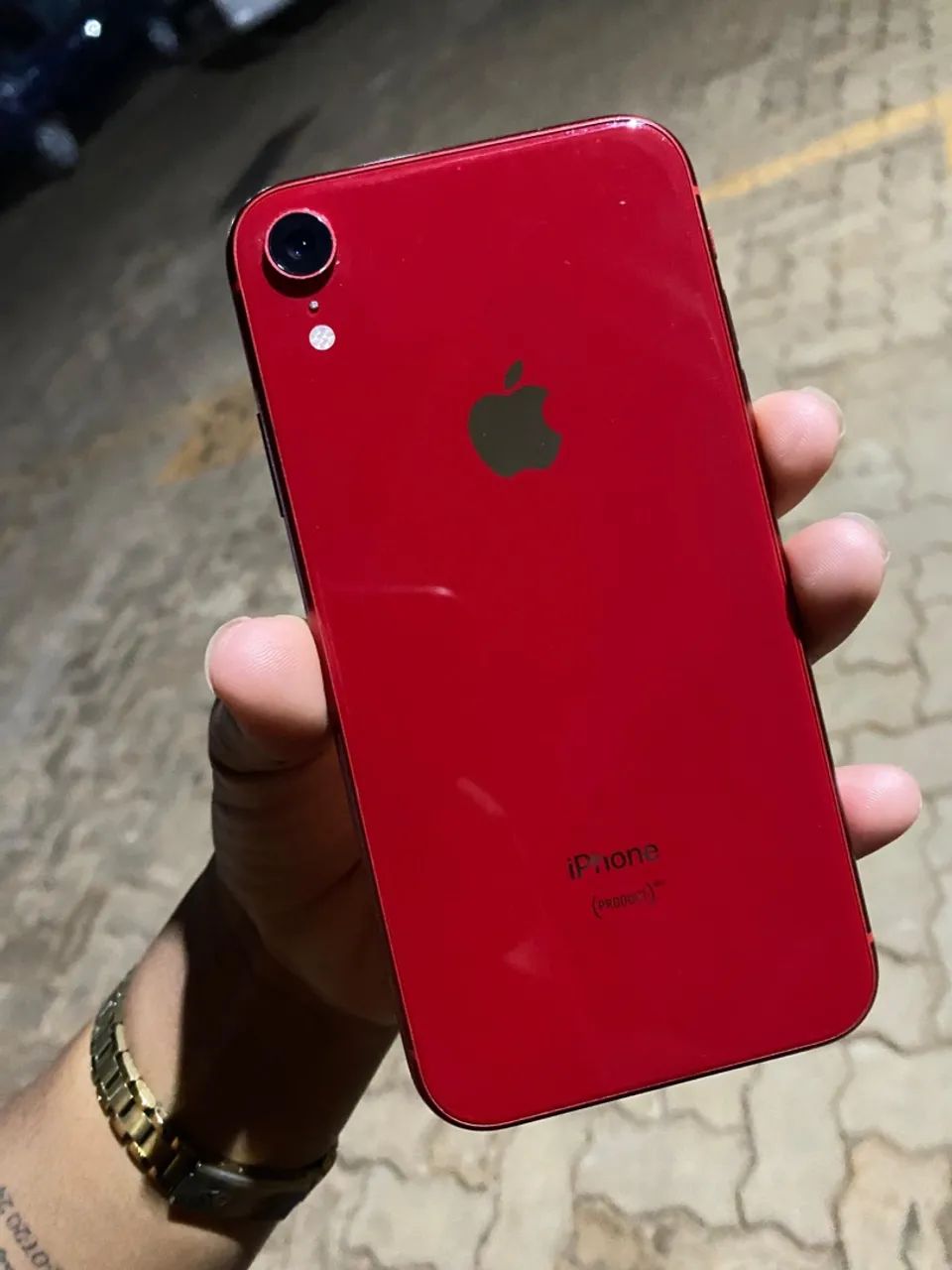 Vende-se iPhone XR vermelho 128gb - Foto 2