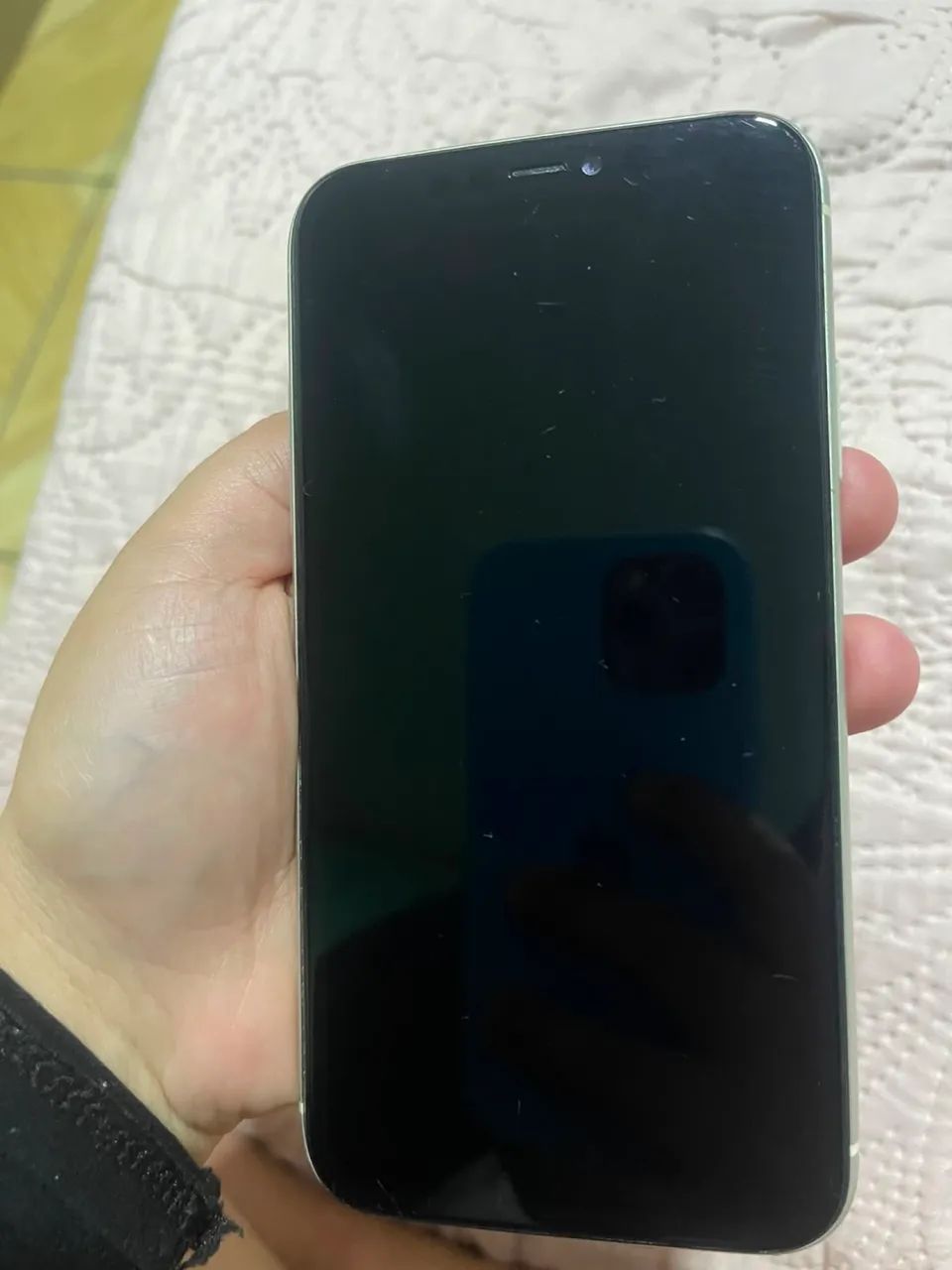 Vendo iPhone 11 funcionando tudo perfeitamente só está com a traseira quebrada 