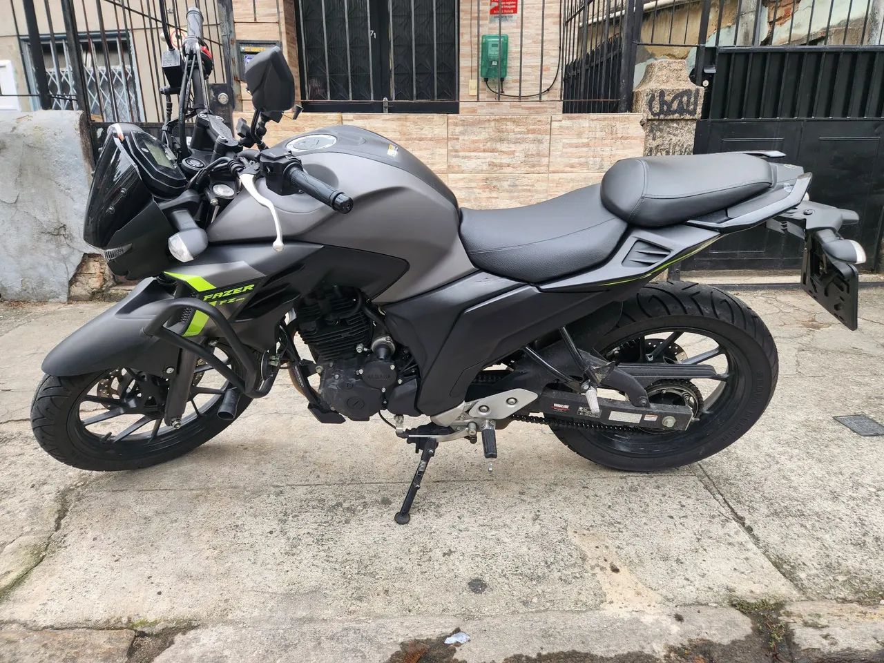 lFZ25 2024 Cinza 