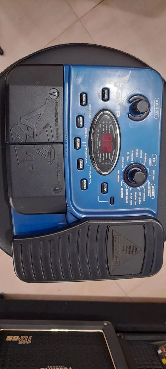Pedaleira V amp behringer usada ótimo estado 