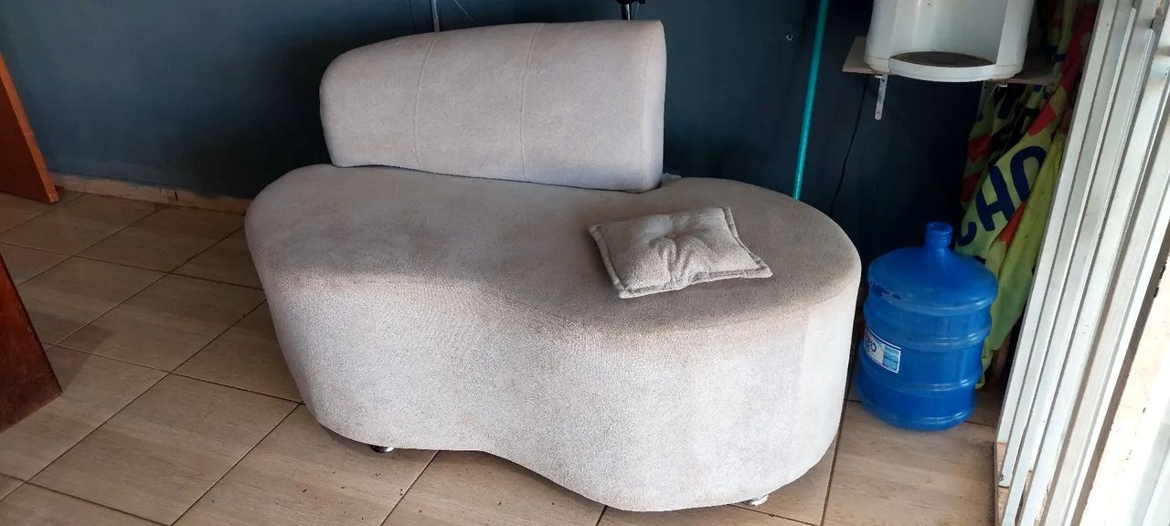 Vendo sofá pequeno 2 lugares  - Foto 2