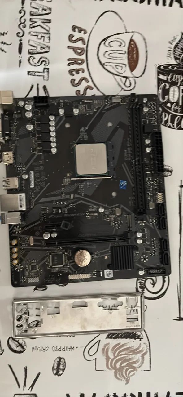 Processador AMD Ryzen, placa mãe e espelho