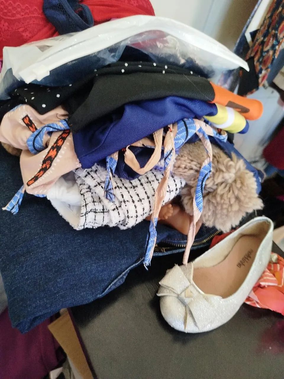 Lote de roupas e calcados