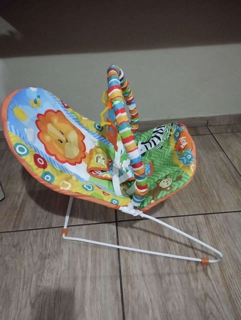 Cadeirinha vibratória musical 
