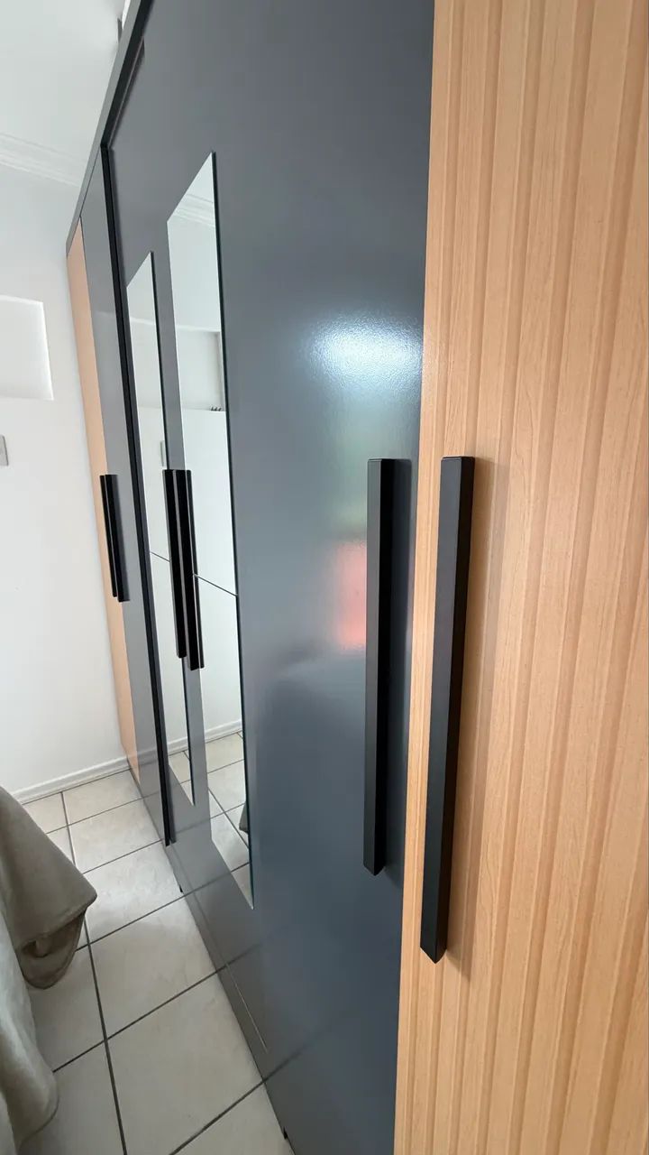 Guarda roupa 6 portas impecável  - Foto 4