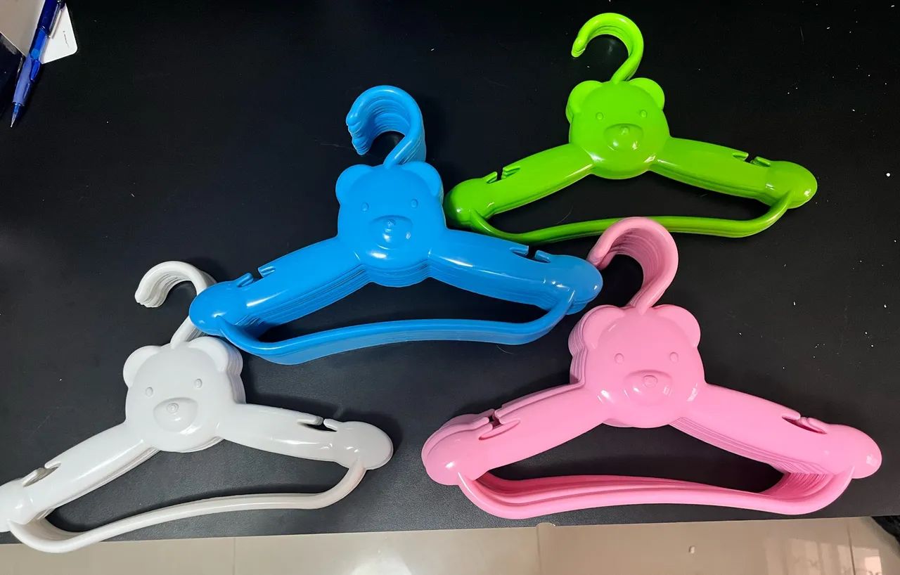 Cabide de roupa infantil