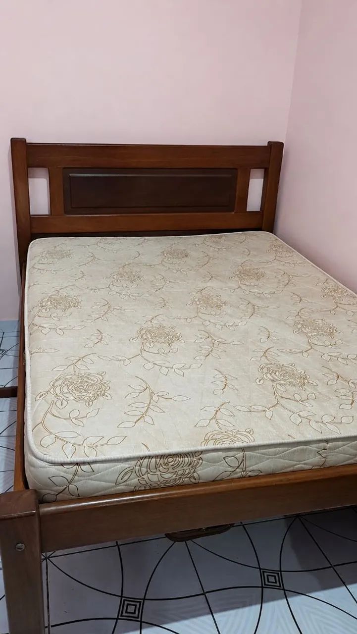 Cama de casal com colchão 