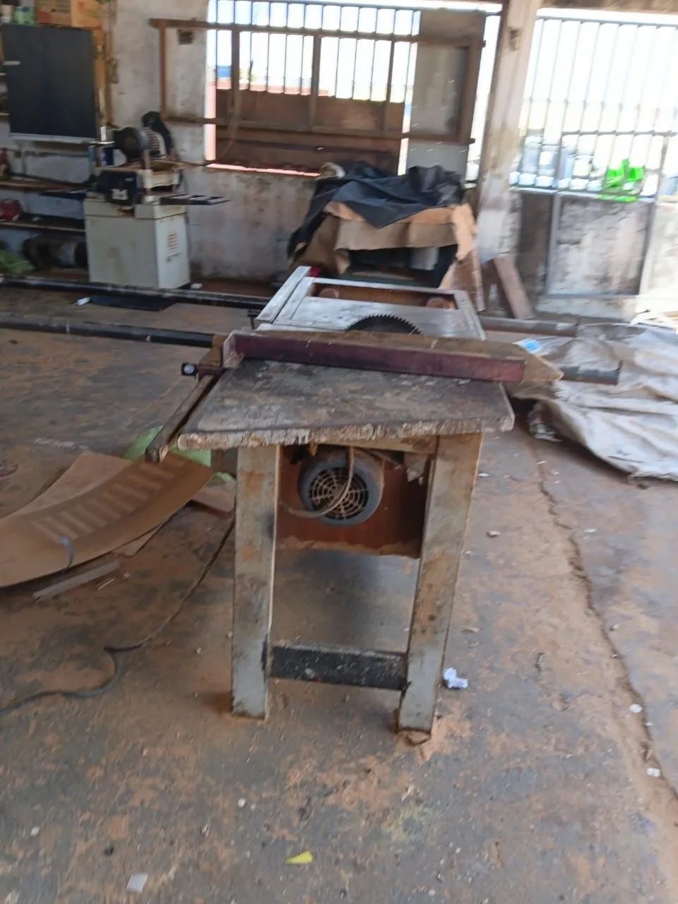 Serra esquadrejadeira