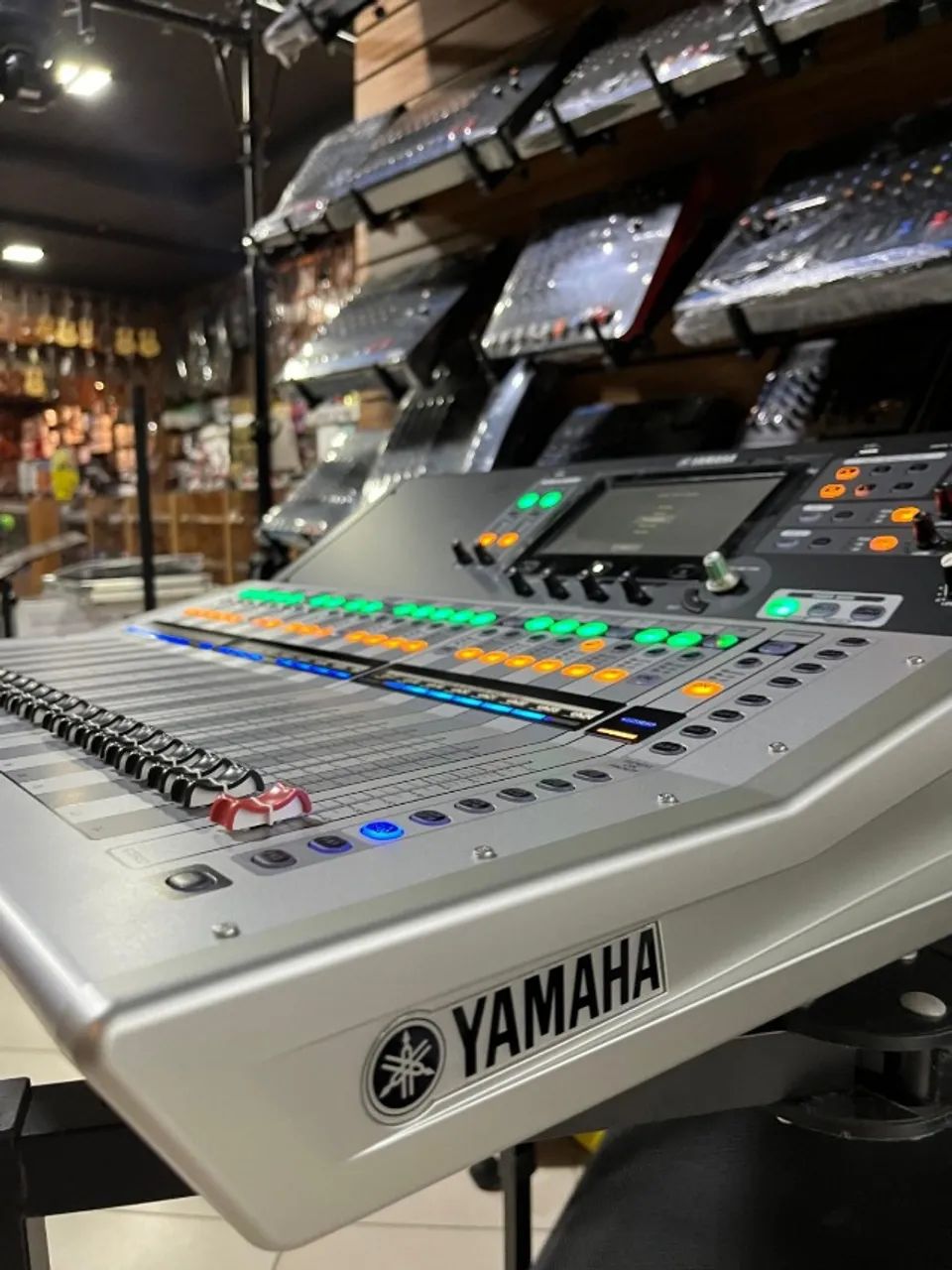 YAMAHA MESA TF3 24 CANAIS