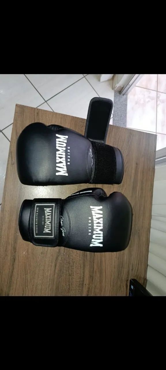 Luva muay thai.   Maximum