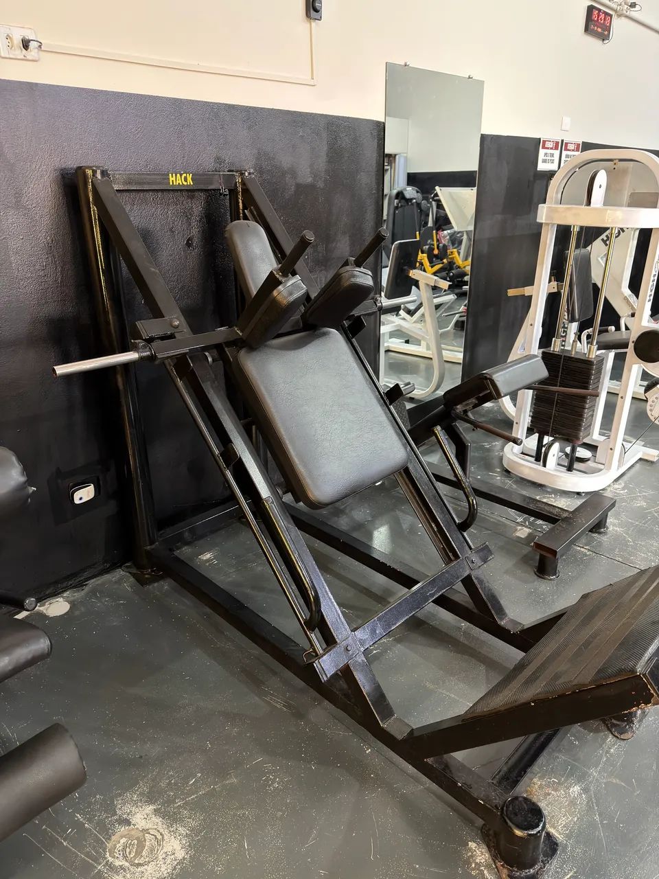 AGACHAMENTO HACK PARA ACADEMIA, GINÁSTICA, MUSCULAÇÃO - Foto 3