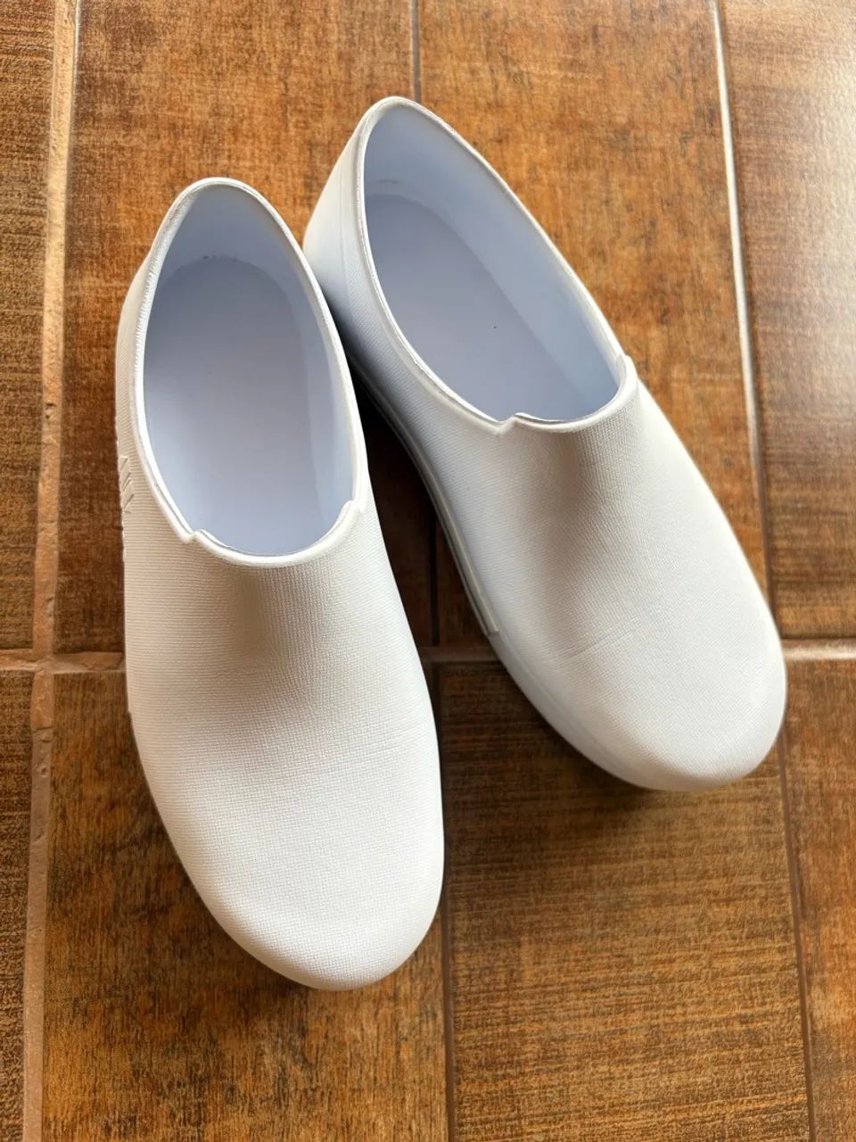 Vendo sapato Látex branco  - Foto 3