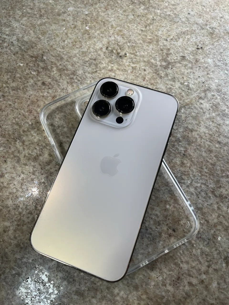 Iphone 13 pro 256 dourado - Foto 3