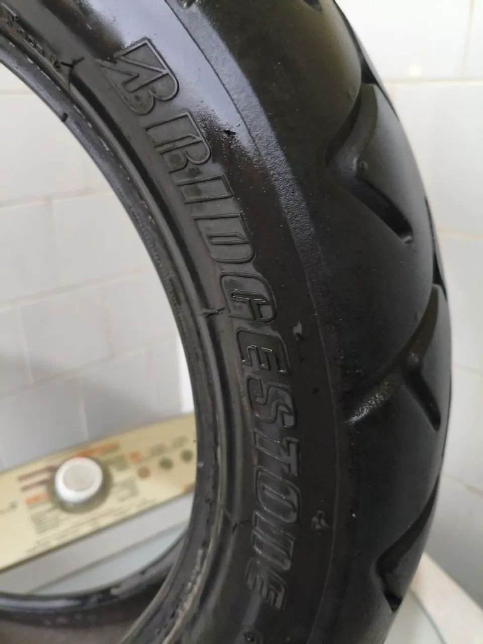Pneu Bridgestone 150/80/16 sem cortes sem conserto 80% de borracha  - Foto 3
