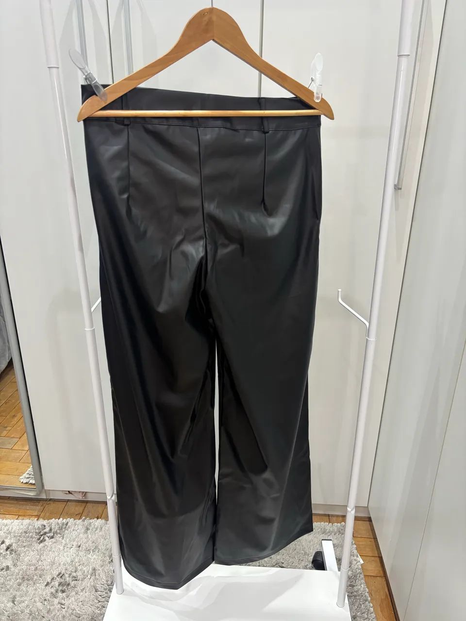 PANTALONA , PRETA, M, PU, 99,00, cintura alta. - Foto 2
