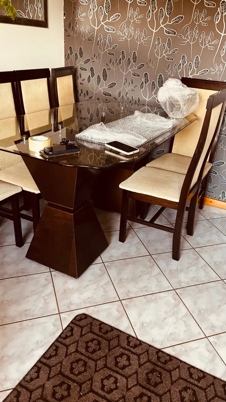 Mesa de madeira com 6 cadeiras  - Foto 3
