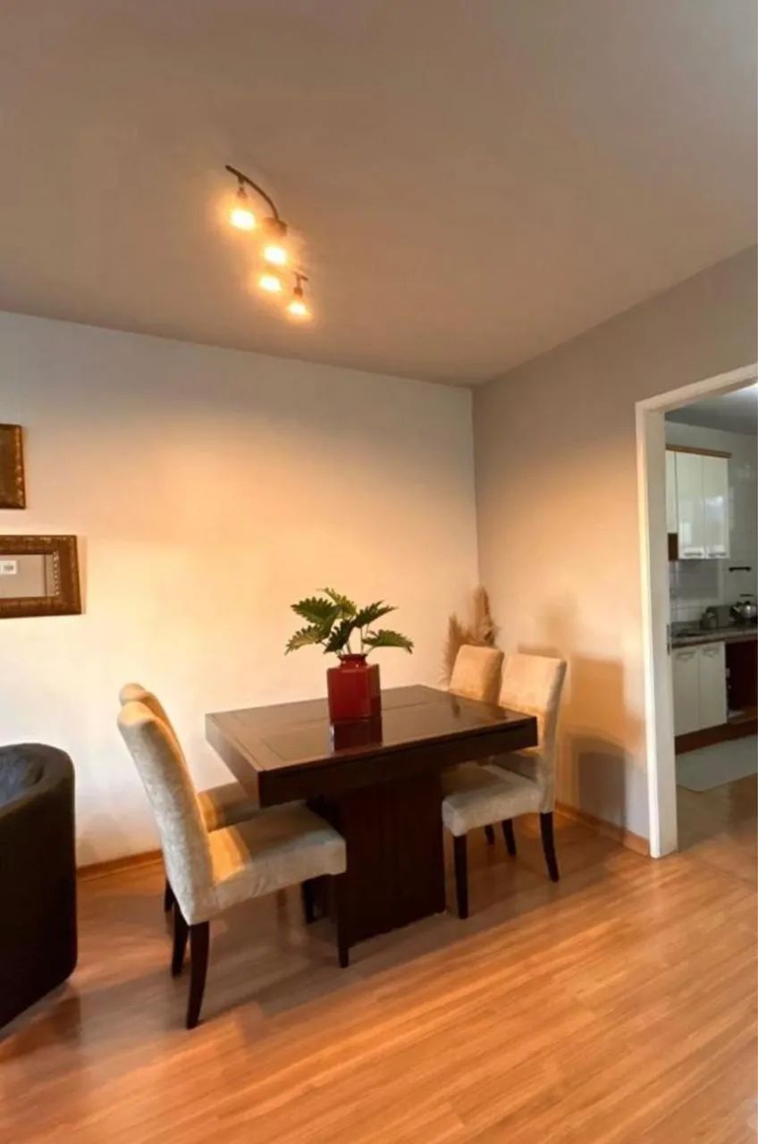 Conjunto sala jantar - mesa e 4 cadeiras 