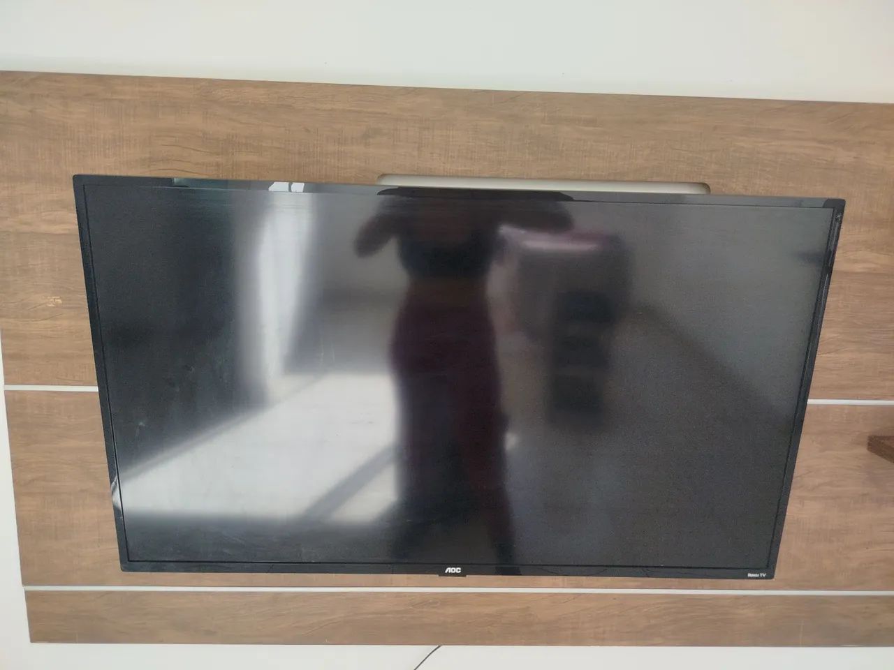 Vendo tv Roku 43 polegadas medidas 57 altura 97 largura, tela led, smart tv 