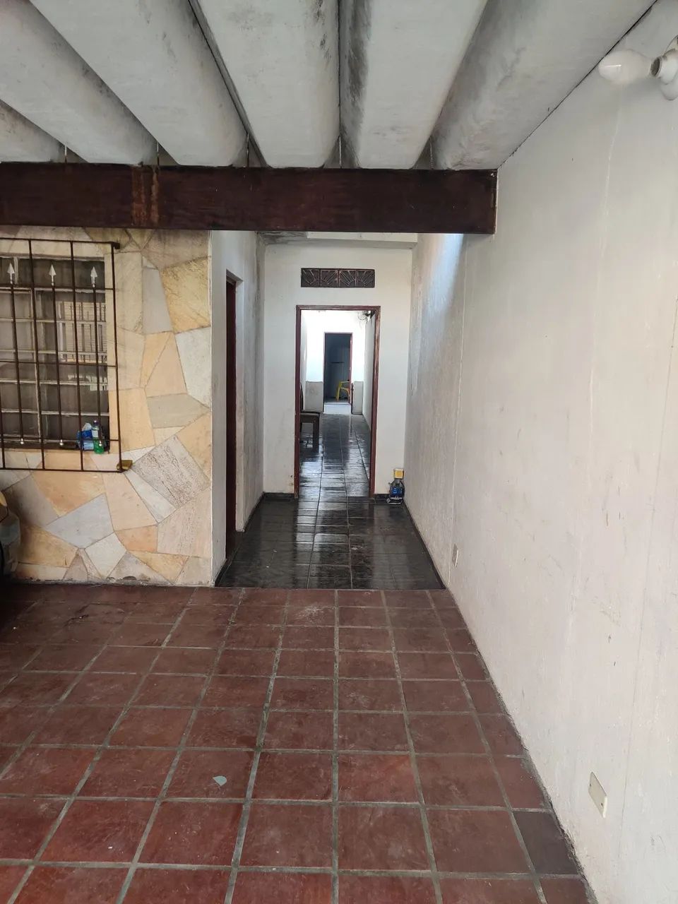 Imóvel com 2 casas + salão de trabalho  - Foto 2