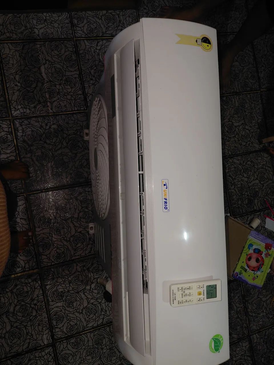 Vendo dois ar condicionado um de caixa e um split  - Foto 4