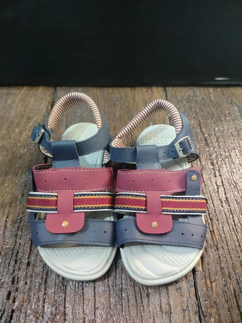 Kidy Original Sandália estilo Papete masculino Infantil Número 24 