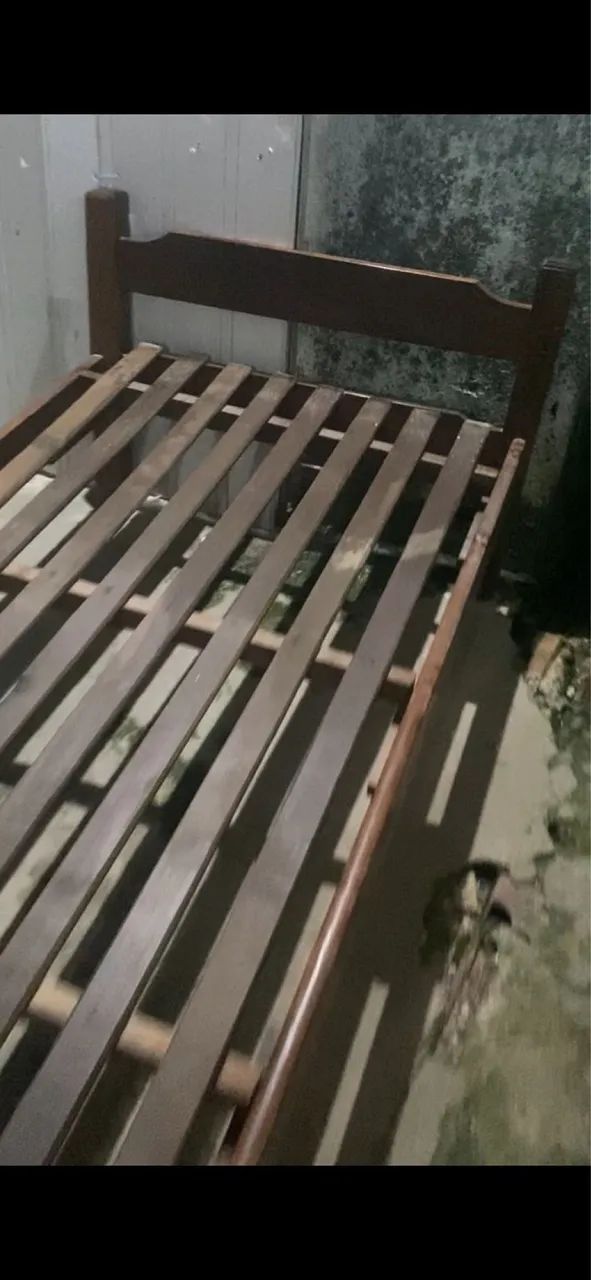 Cama de madeira toda boa  - Foto 4