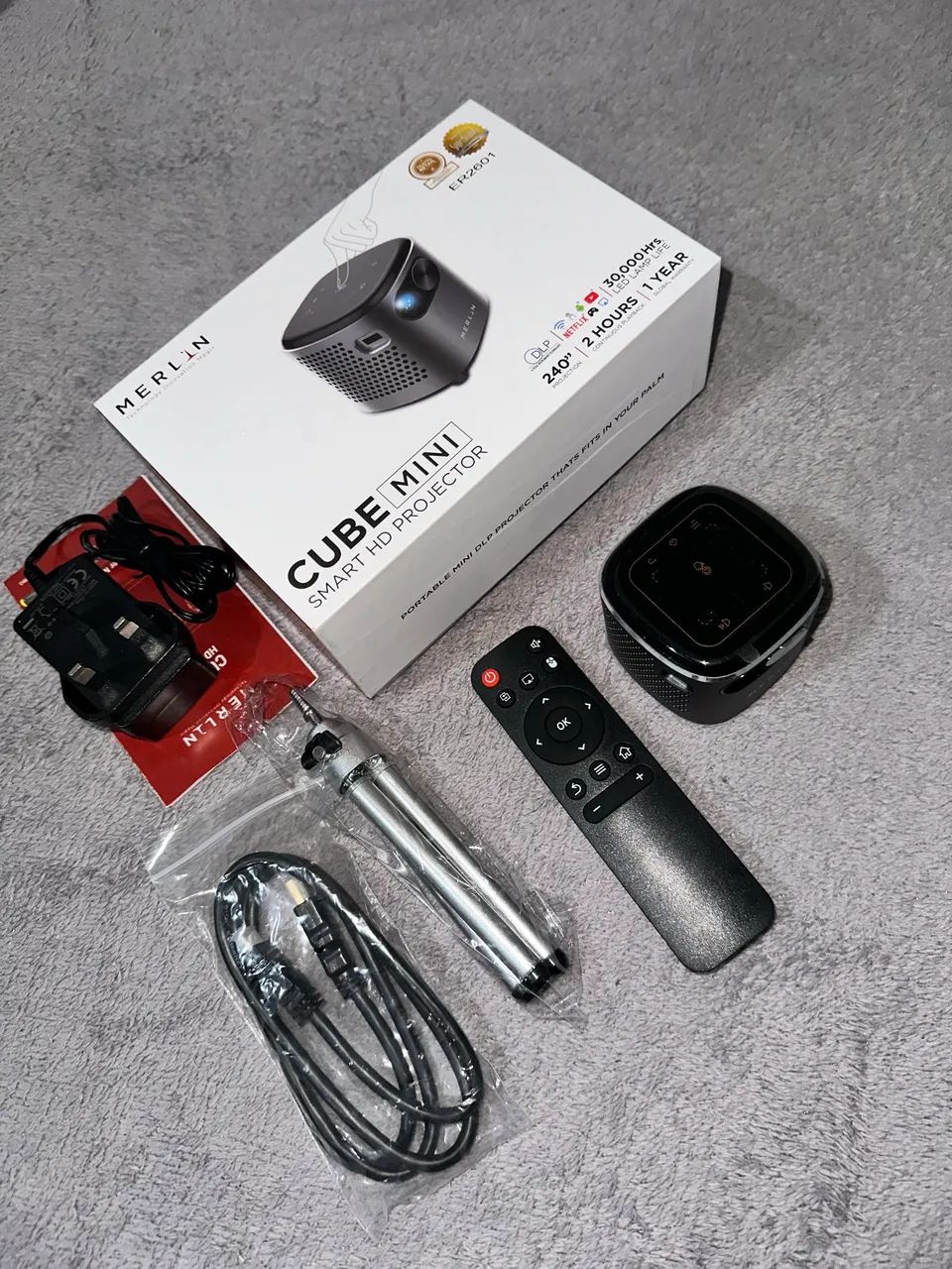 Projetor Merlin Cube Mini Smart HD DLP + Controle e Tripé - Foto 3